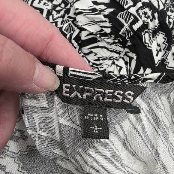 Express Monochrome Geometric Long Sleeve Maxi Dress - Picture 9 of 11